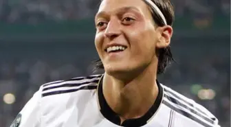 2012'nin En Golcü Futbolcusu Mesut Özil Oldu