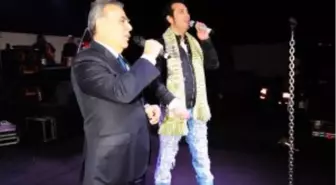 İzmir Yeni Yıla Coşkuyla Girdi