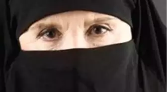 Nazlı Ilıcak Çarşaf Giydi