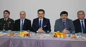 Topaca Polislerle Yılbaşı Pastası Kesti