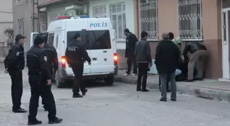 16 Yaşındaki Çocuk, Ev Sahibi Kadının Boğazını Kesti