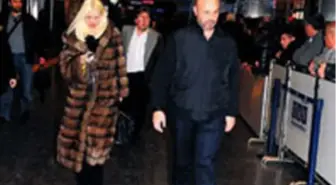 Bir Yerlerden Geliyorlar!