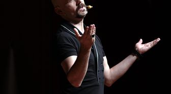 Atalay Demirci'den, 'Hem Gül, Hem Eğlen, Hem Öğren' Şovu
