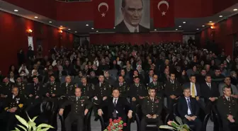 Vali Kızılcık, Askerlerin Yemin Törenine Katıldı