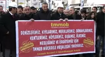 İzmit'te Mühendis ve Mimarlardan Meşaleli Protesto Yürüyüşü