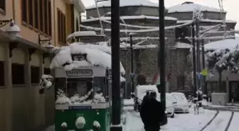 Süper Babaanne Torunlarıyla Kar Topu Oynadı