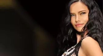 Antalya'da Adriana Lima Rüzgarı