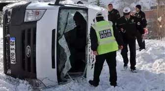 Gümüşhane'de Minibüsü Devrildi: 9 Yaralı