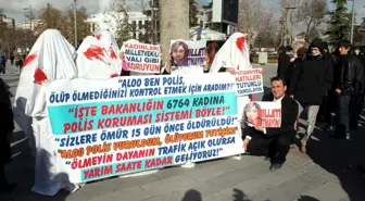 Kanlı Kefen Giyen Şiddet Mağduru Kadınlardan Protesto