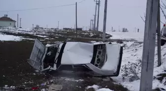 Kulu'da Otomobil Çukura Düştü: 2 Yaralı