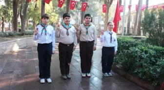 Zübeyde Hanım, Karşıyaka'da Mezarı Başında Anıldı