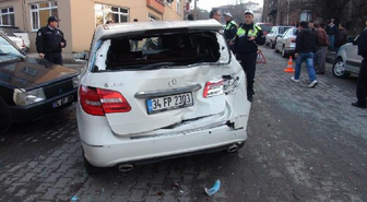 Freni Patlayan Minibüs 3 Araca Çarptı: 3 Yaralı