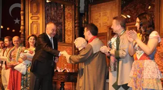 Bezirgan, Manisalı Tiyatro Severlerle Buluştu