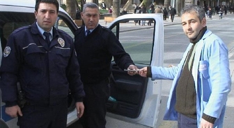 Bulduğu 5 Bin Lirayı Polise Teslim Etti