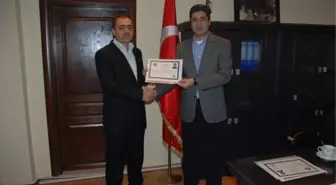 Kaymakam Özbek'ten Çalışanlarına Başarı Belgesi