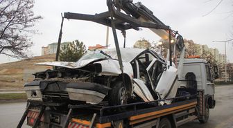 Önce Yayaya Ardından Ağaca Çarptı: 2 Ölü