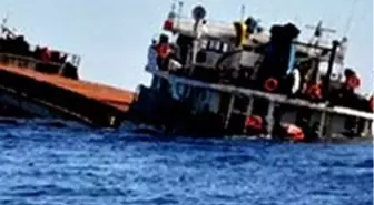 Rize'de Kuru Yük Gemisi Yan Yattı