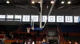 Basketbol Maçına Su Akıntısı Molası