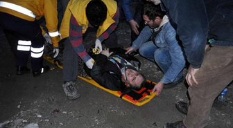 İki Otomobil Kavşakta Çarpıştı: 8 Yaralı