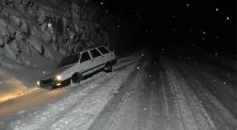 Püren Geçidinde Ulaşım Güçlükle Sağlanıyor