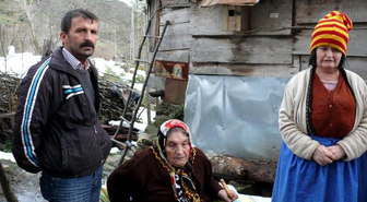 Yolu ve Koprüsü Olmayan Köyde Hasta Nakli