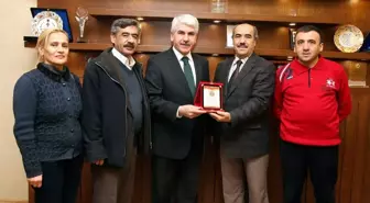 Yunus Emre Lisesi'nden Odunpazarı Belediye Başkanı Sakallı'ya Ziyaret