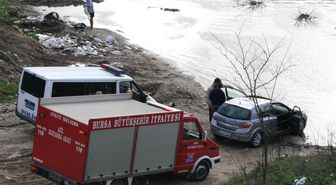 Kestirme Yolu Kullanmak İsteyince Derenin Ortasında Mahsur Kaldılar