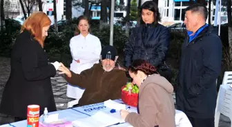 Beylikdüzü'nde Vatandaşlara Kan Şekeri Ölçümü