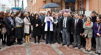 Öğrenci Velisi Okulda Öğretmeni Darp Etti İddiası
