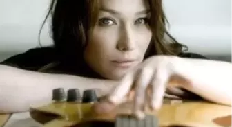 Carla Bruni-Sarkozy, Yeni Müzik Albümünü Tanıtmak İçin Turneye Çıkacak