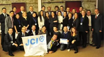 JCI Türkiye 2013 Başkanı Pelin Kadılar Bayrağı Devraldı