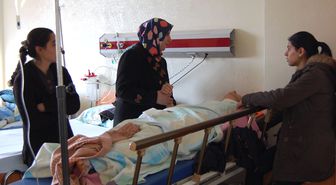 Kar Kütleleri 2 Genç Kızın Üstüne Düştü