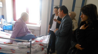 Çpl Öğretmen ve Öğrencileri Hastane de Yatan Hastaları Ziyaret Ettiler