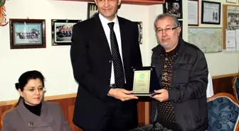 İşitme Engellilerden Kaymakam Tunç'a Plaket