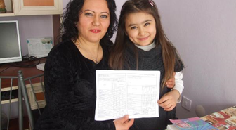 Karaciğer Nakli Olan Kardelen Karnesini Evinde Aldı