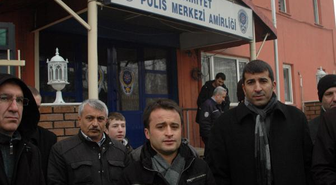 Zayıf Not Alan Öğrenci Babasıyla Birlikte Öğretmeni Dövdü İddiası