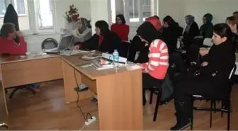 Eşme'de Esnaf Odaları ile Kosgeb Ortaklaşa Girişimcilik Kursu Başlattı
