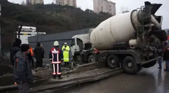 Beton Mikseri Trafo Binasına Çarptı