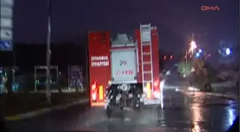 Esenler'de Trafik Kazası.2 Yaralı Esenler'de Meydana Gelen Trafik Kazasında Bir Otomobil İçerisine...