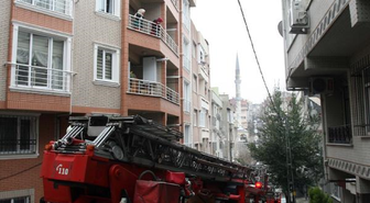Hamile Kadın ve Oğlunu İtfaiye Kurtardı