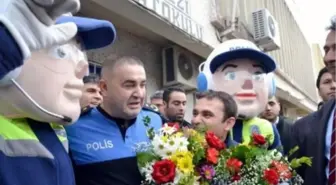 Siirt Şafak Sezer, Siirt'te Polis Kıyafetiyle Esnafı Gezdi