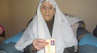 106 Yaşındaki Münnevver Nineye Doğum Günü Sürprizi