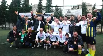 Akhisar 4. Nostalji Halı Saha Futbol Turnuvası Sona Erdi