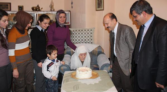 Belediyeden 100 Yaşını Geçenlere Doğum Günü