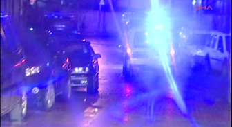 Çaldıkları Otomobille Kaçarken Polis Aracına Çarptılar