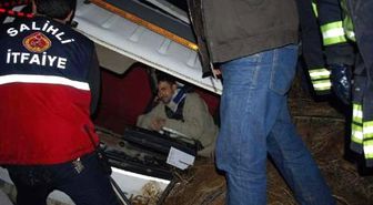 Çekici Şarampole Yuvarlandı: 1 Yaralı