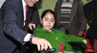 Çelikcan'dan Akülü Sandalye Hediyesi