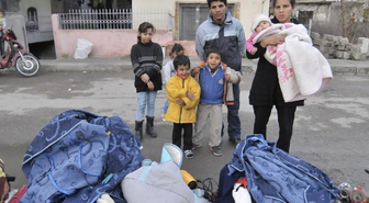 Evleri Yanan 6 Nüfuslu Aile Sokakta Kaldı