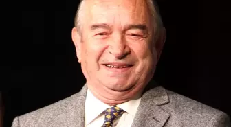 İzmir Tiyatro Duayeninin Ağırlıyor