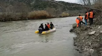 Kamyonet Kızılırmak'a Uçtu, 1 Kişi Suda Kayboldu